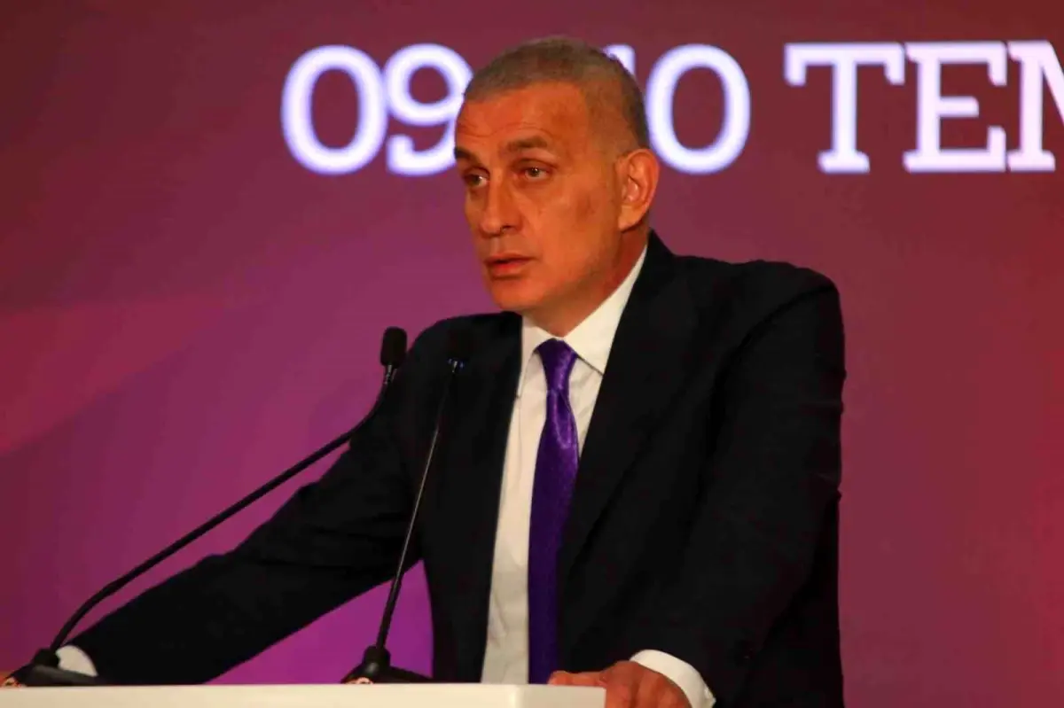 TFF Başkanı Hacıosmanoğlu: 'İnsani hataların dışında kasti hatalardan uzak durmayan hakemler bizimle yürümeyecek'