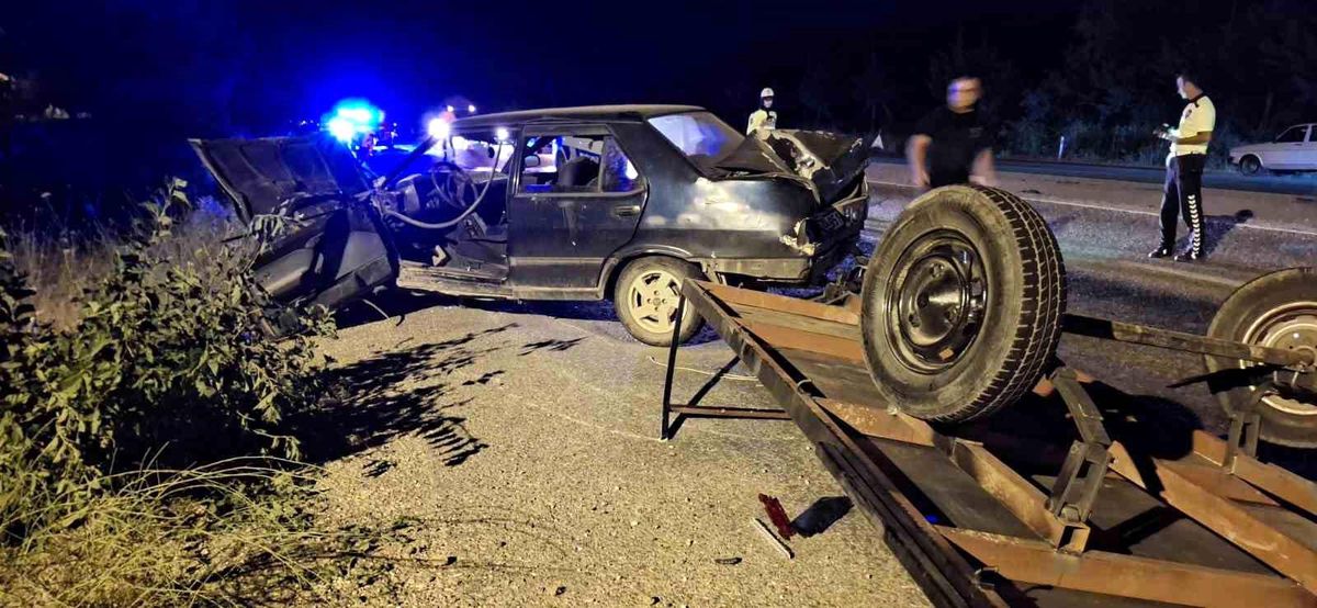 Denizli'de Lüks Araç Şarampole Uçtu: İki Sürücü Yaralı