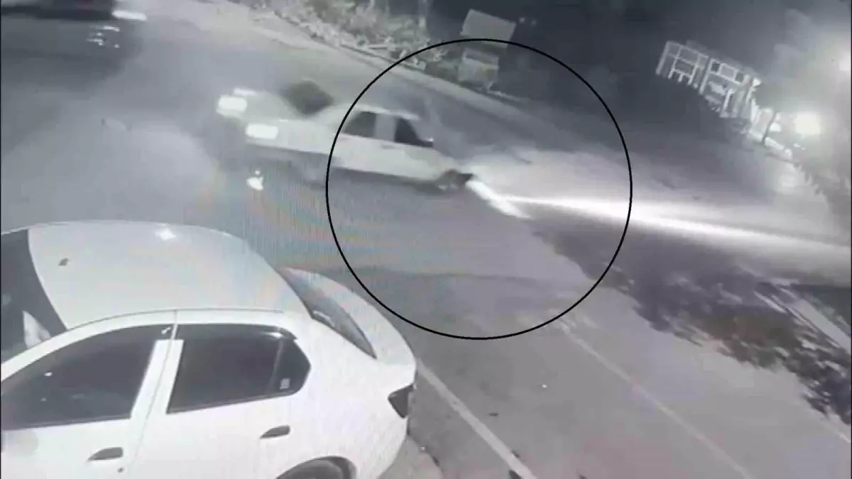 Hatay'da Otomobilin Çarptığı Yayanın Kaza Anı Güvenlik Kamerasında