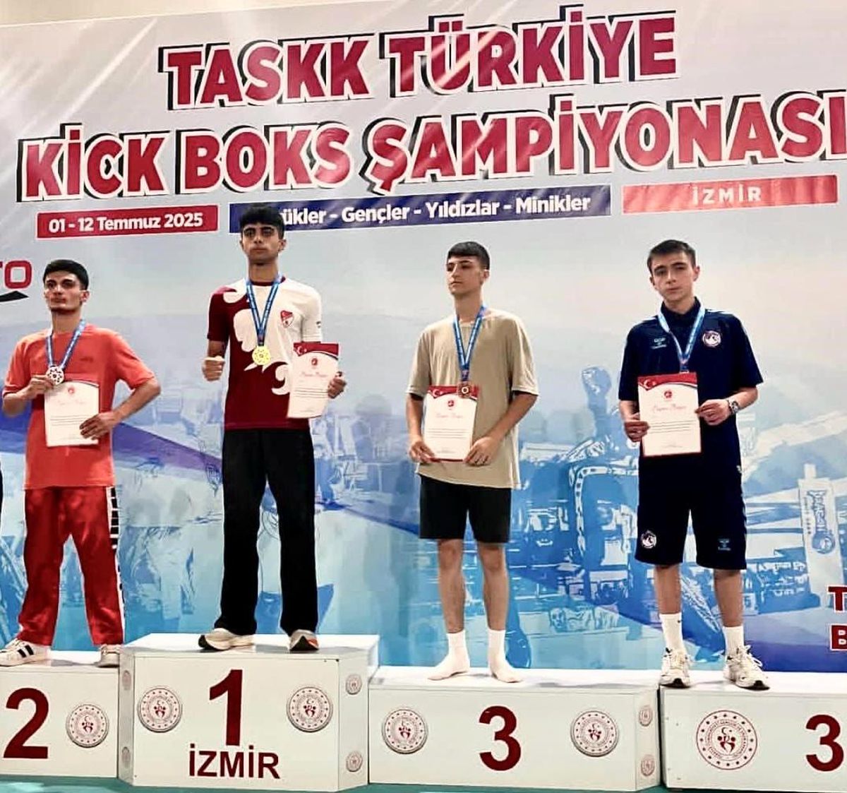 Elazığlı Sporcular Türkiye Kick Boks Şampiyonası'nda 8 Bronz Madalya Kazandı