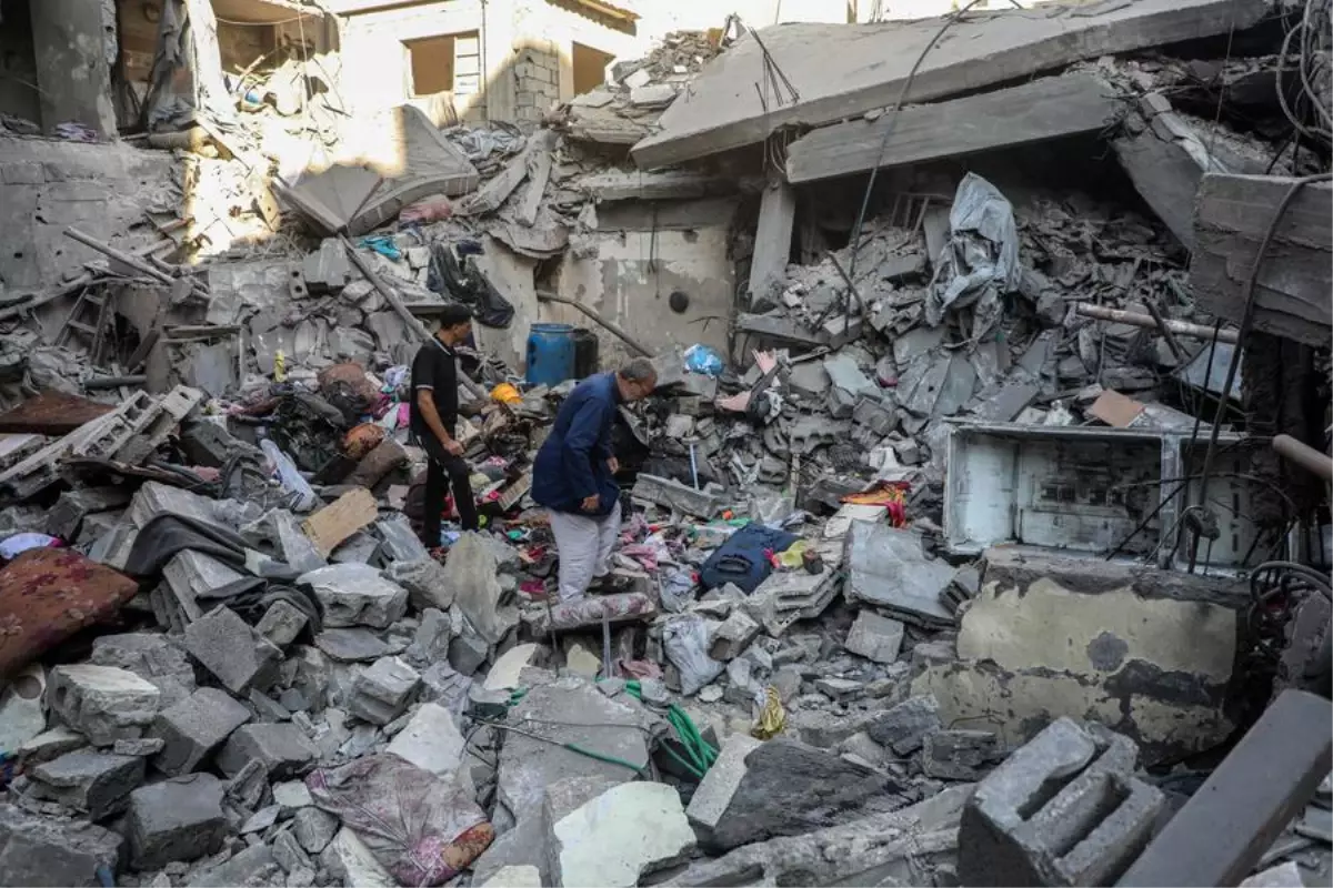 Gazze'de İsrail Bombardımanı: 33 Filistinli Hayatını Kaybetti