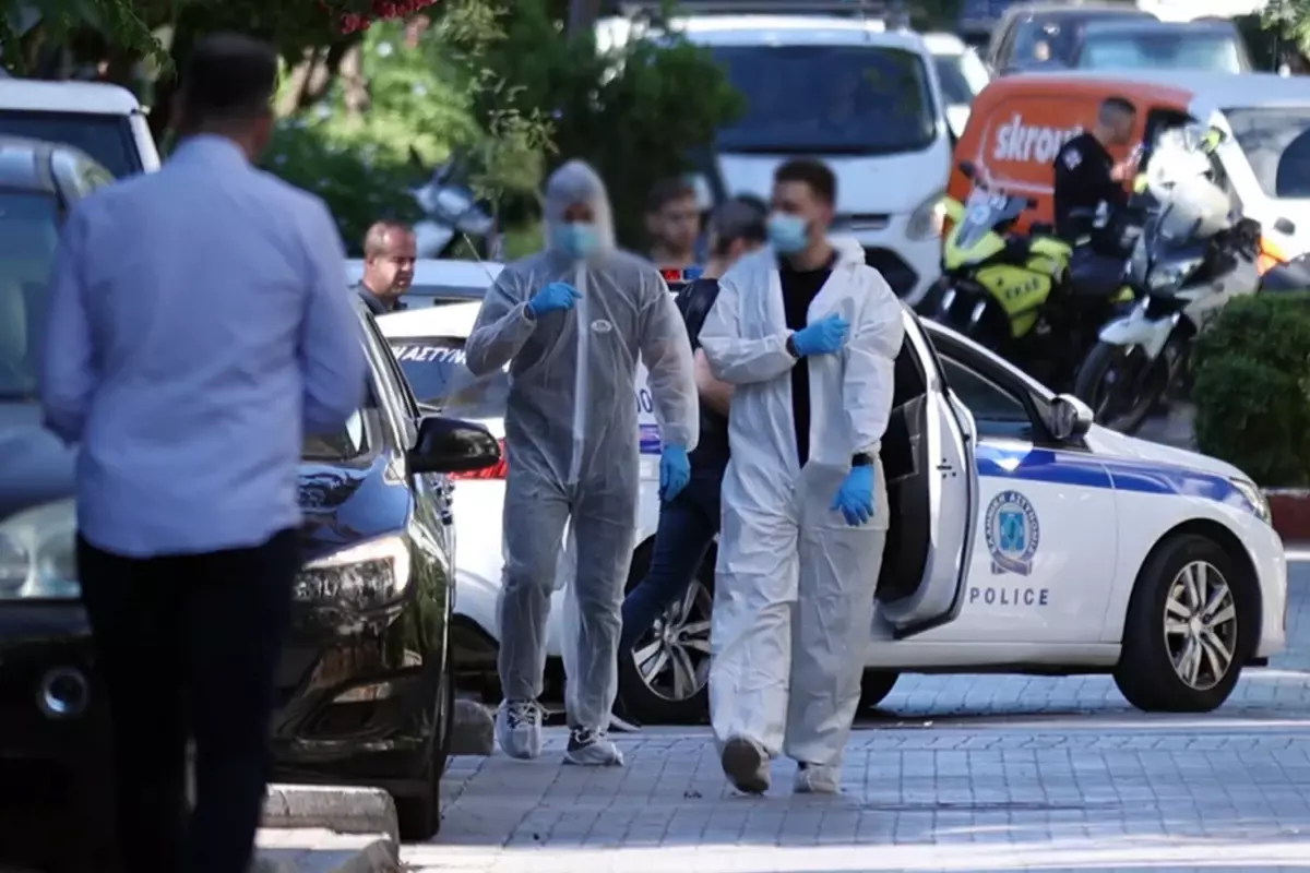 Atina'da ünlü gazetecinin yaşadığı binada patlayıcı düzenek buldu