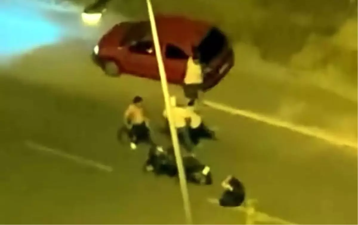 Avcılar'da Kavga Anları Kameralara Yansıdı