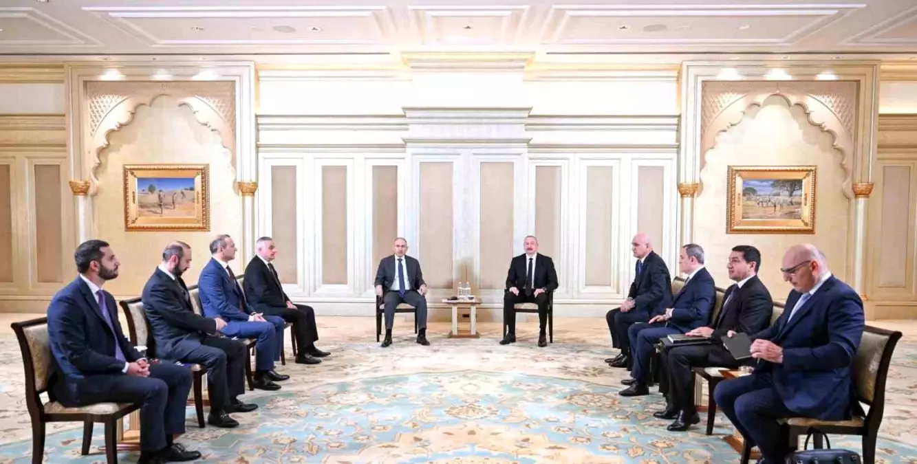 Azerbaycan ve Ermenistan Liderleri Abu Dabi'de Görüştü