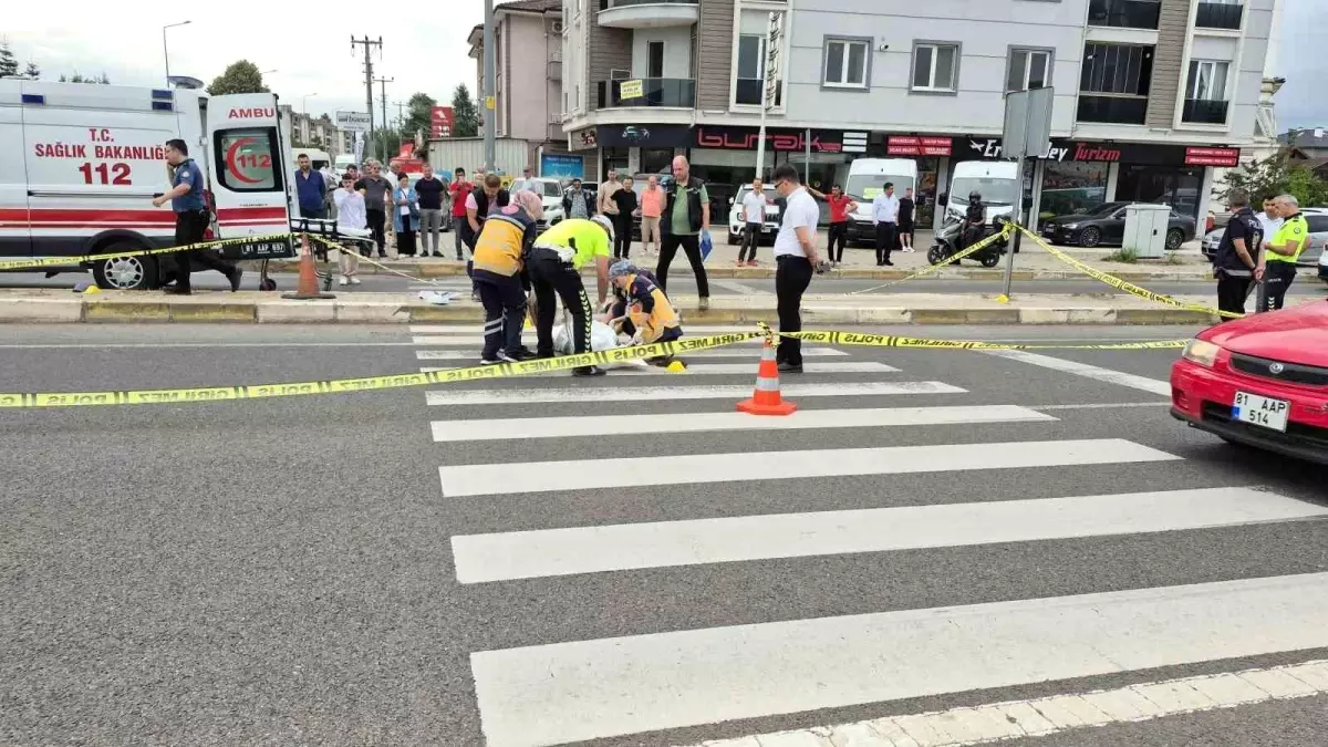 Düzce'de Bisikletli Adam Yaya Geçidinde Hayatını Kaybetti