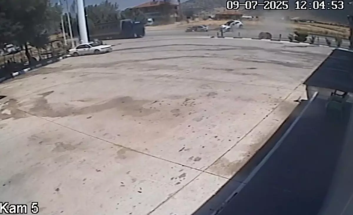 Burdur-Antalya Kara Yolunda Trajik Kaza: 5 Yaralı