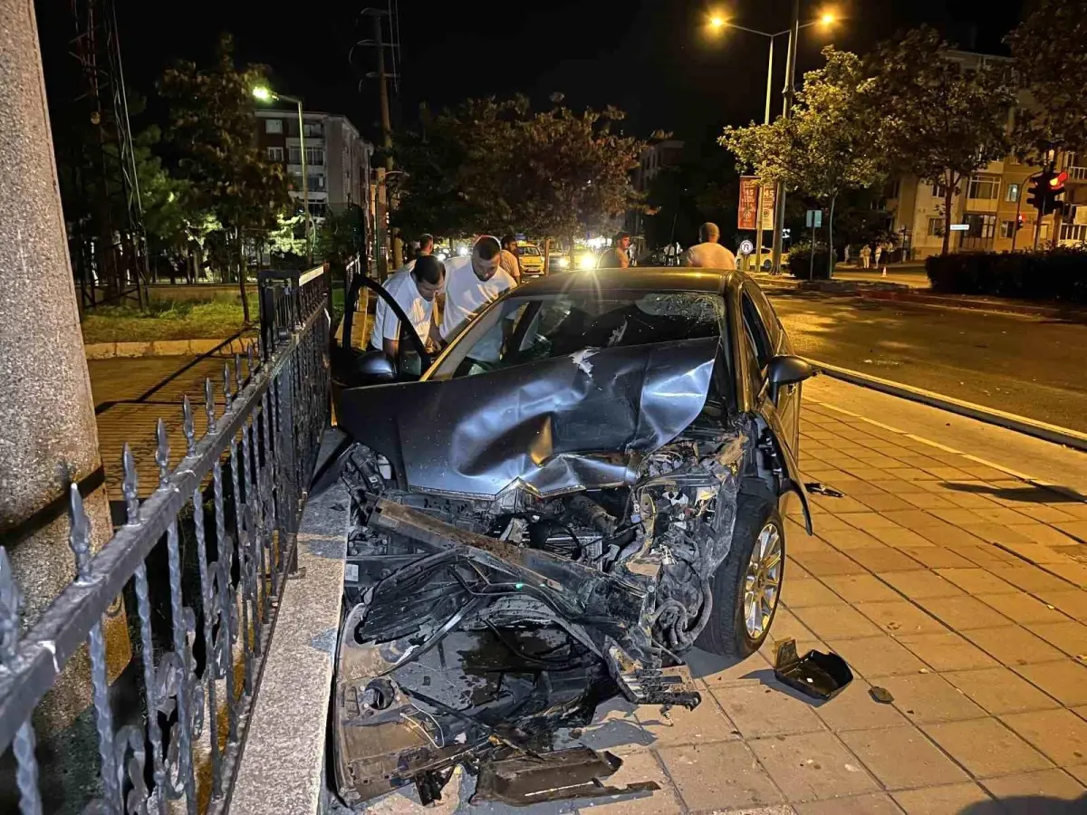 Çorlu'da Trafik Kazası: 3 Yaralı, 1'i Ağır