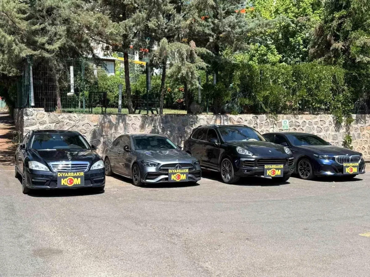Diyarbakır'da Kaçakçılıkla Mücadele Operasyonu: 10 Lüks Araç Ele Geçirildi