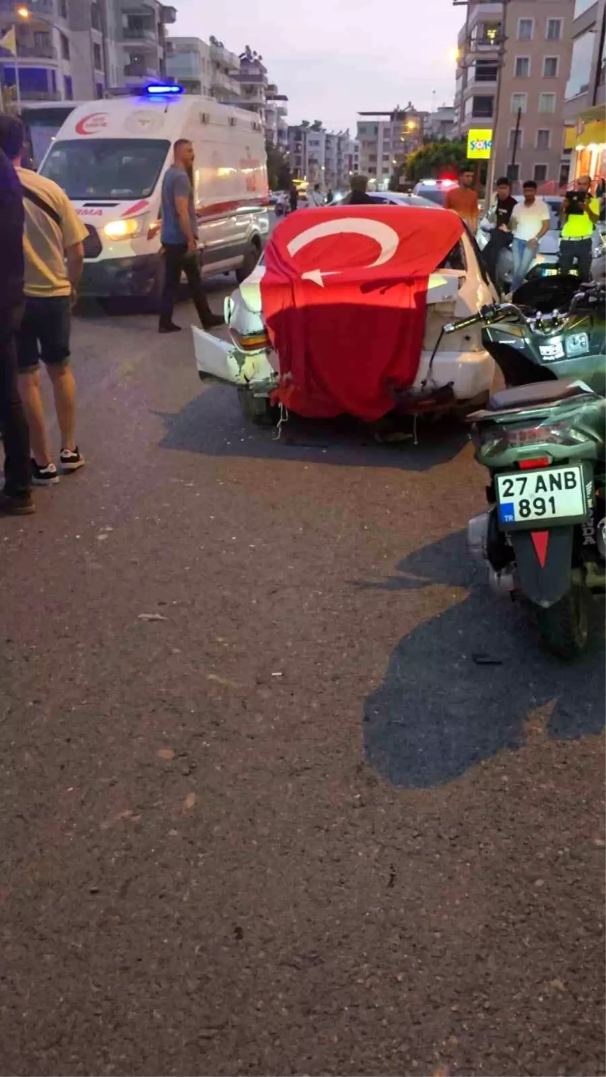 Dörtyol'da Asker Uğurlama Konvoyunda Kaza: 1 Yaralı