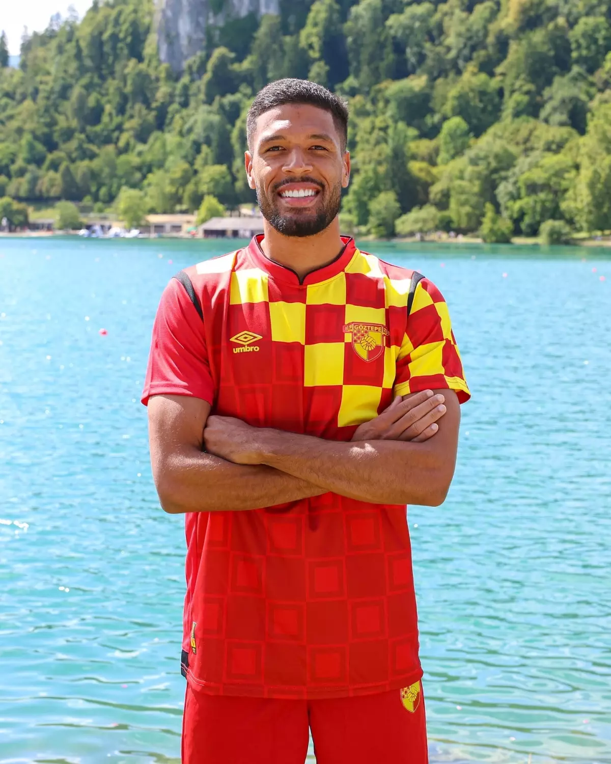 Göztepe, Rhaldney'i Transfer Etti