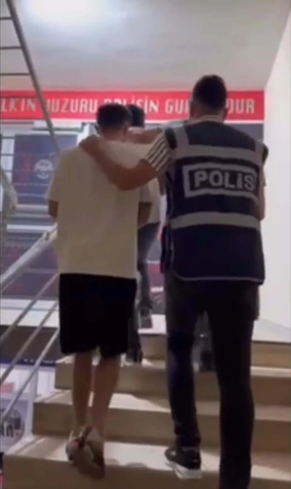 İzmir'de Sahte Altın Operasyonu: 3 Şüpheli Gözaltında