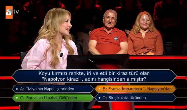Koyu kırmızı renkte, iri ve etli bir kiraz türü olan 'Napolyon kirazı', adını hangisinden almıştır?