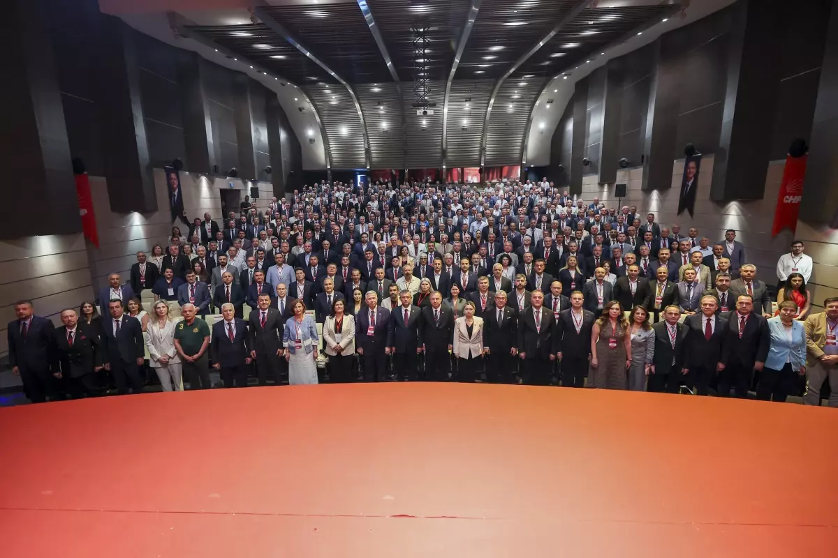 Özgür Özel, CHP'li Belediye Başkanlarıyla Toplantı Düzenledi
