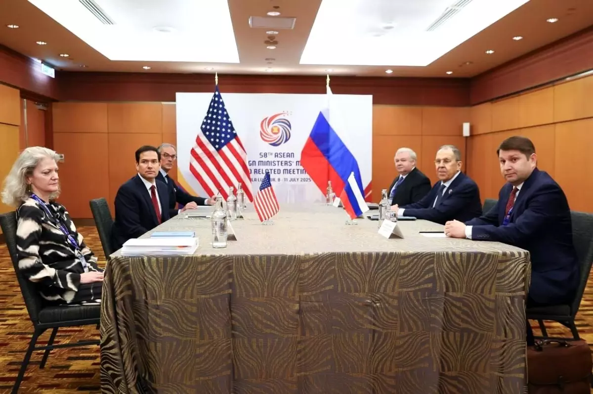 Rubio ve Lavrov, Malezya'da Ukrayna Savaşı Üzerine Görüşme Gerçekleştirdi