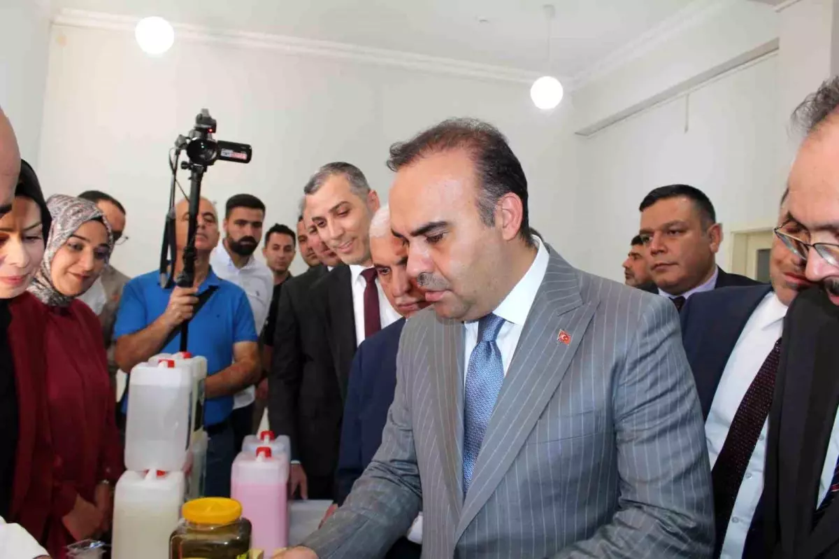 Bakan Kacır Siirt'te İş Dünyası Temsilcileriyle Bir Araya Geldi