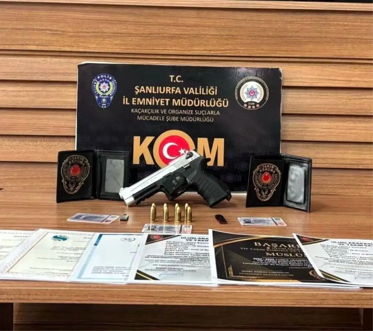 Şanlıurfa'da MİT Kılığında Dolandırıcılık Yapan İki Zanlı Tutuklandı