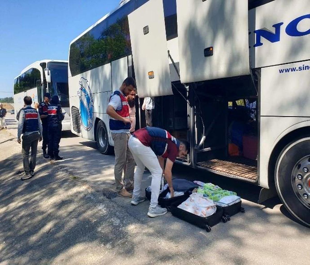 Sinop'ta Göç Denetimi: 11 Araç ve 157 Kişi Kontrol Edildi