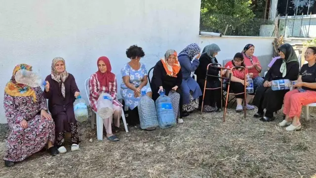 The village closest to drinking water has been without water for a week! They protested against the municipality
