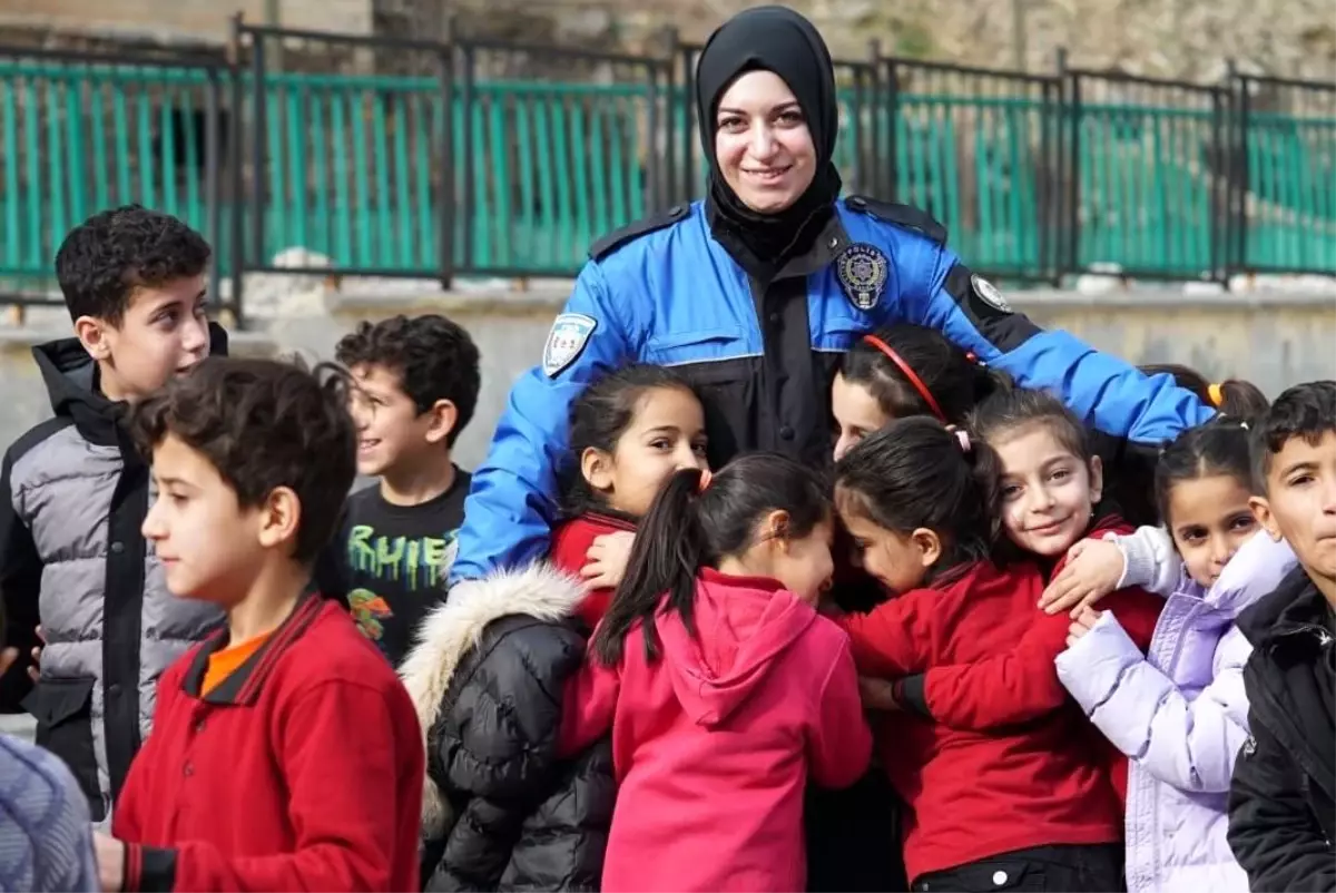 Hakkari'nin Sevilen Kadın Polisi Aleyna Taşkın Ankara'ya Atandı