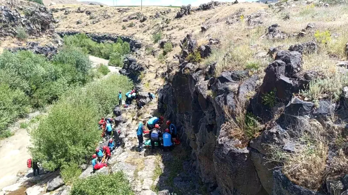 Van'da UMKE Tarafından Düşme Yaralanmalarına Yönelik Kurtarma Tatbikatı Düzenlendi