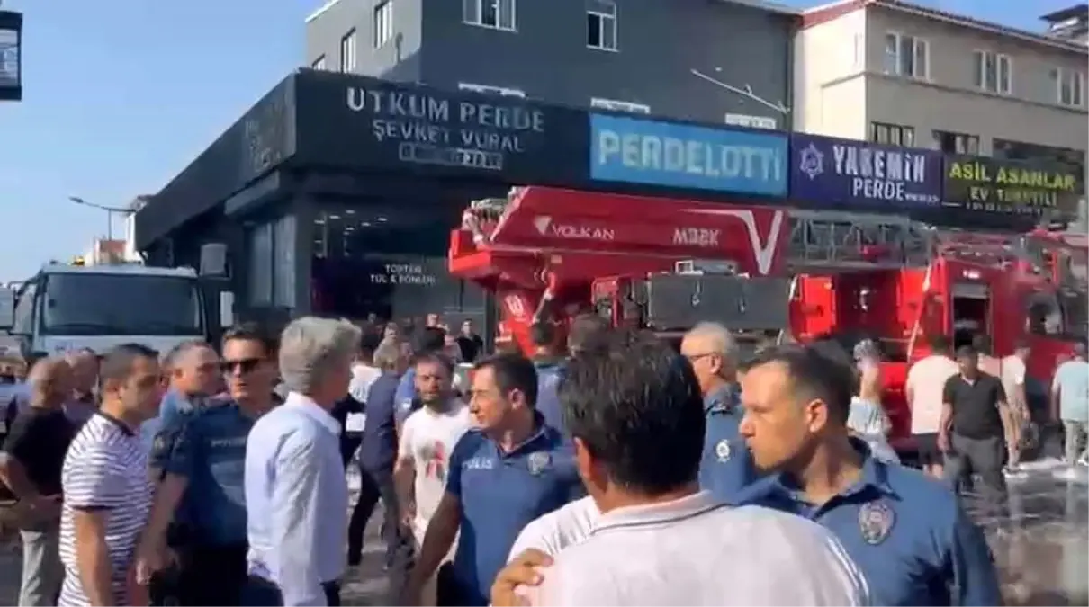 Bursa'da Tekstil Atölyesindeki Yangında İtfaiye Ekipleri ile İş Yeri Çalışanları Arasında Arbede