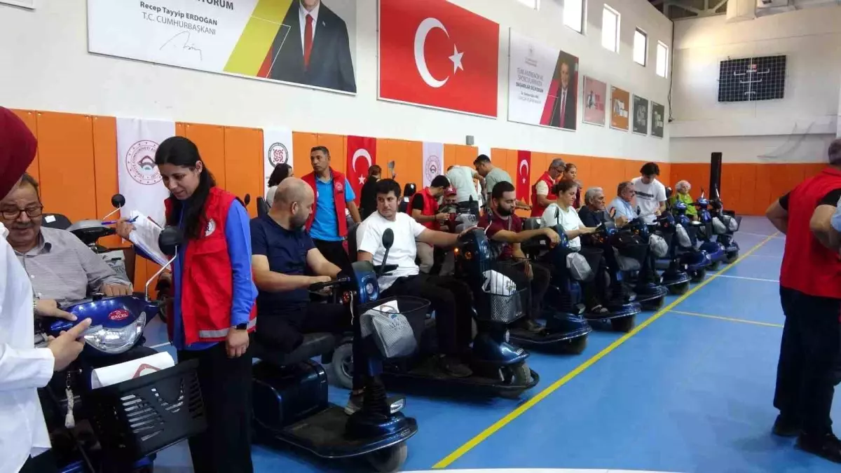 Adıyaman'da Engelli Vatandaşlara 41 Akülü Sandalye Dağıtımı