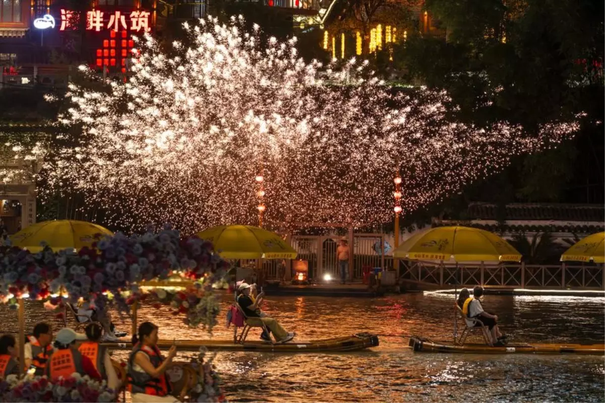 Hubei Eyaleti'nde Gece Turizmi Artıyor