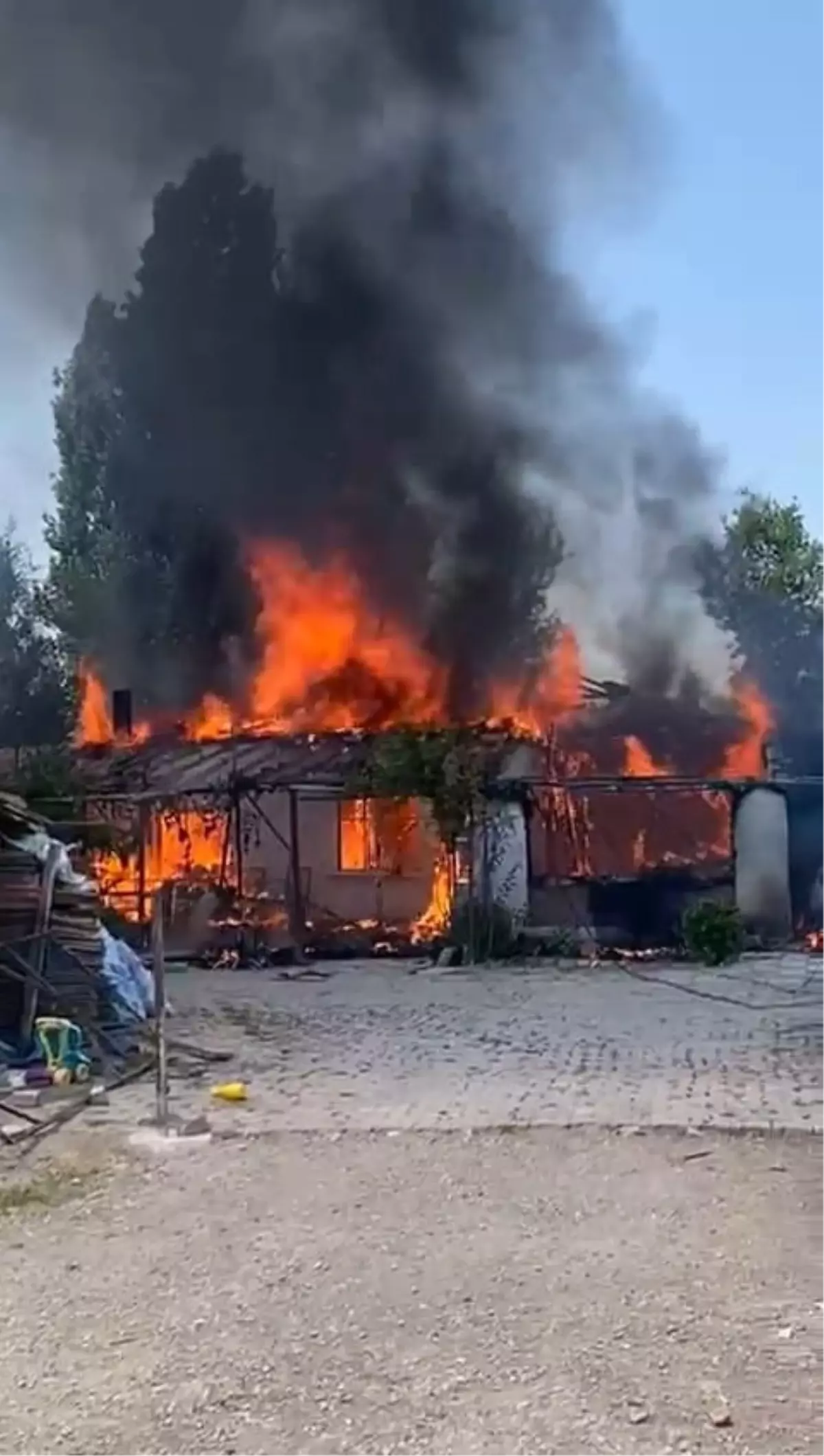 Amasya'da Yangın: Müstakil Ev Küle Döndü