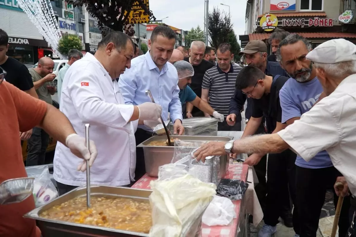 Düzce'de AK Parti'den Aşure İkramı
