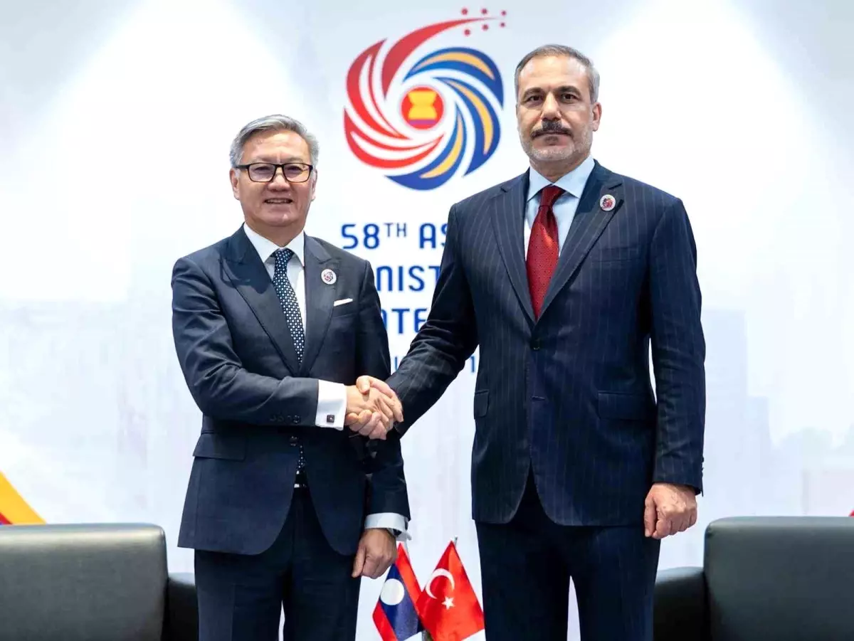 Dışişleri Bakanı Hakan Fidan, ASEAN Toplantısında Laos ve Papua Yeni Gine Dışişleri Bakanları ile Görüştü
