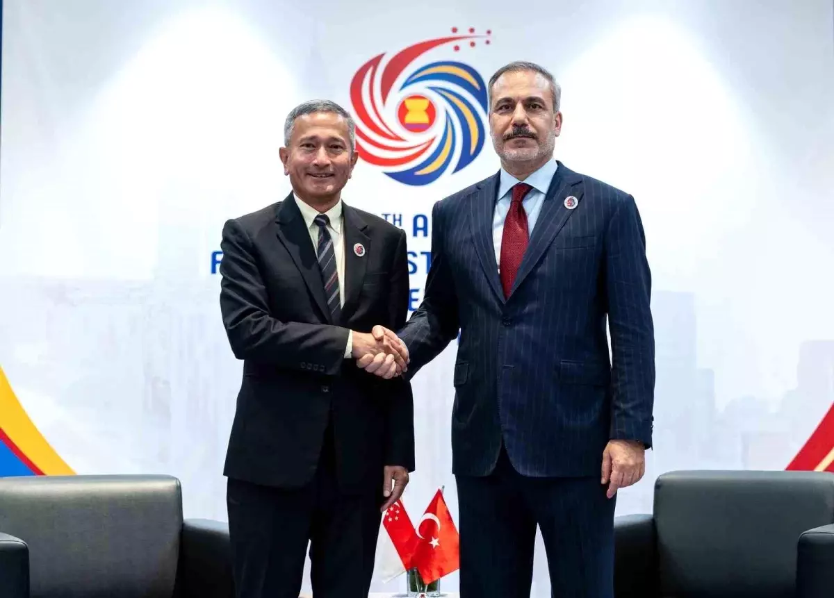 Hakan Fidan, ASEAN Dışişleri Bakanları Toplantısı'nda Singapur Bakanı ile Görüştü