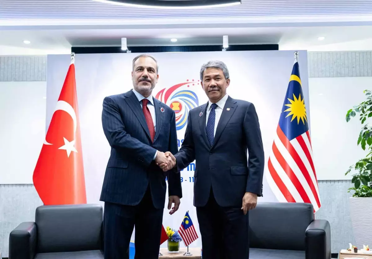 Dışişleri Bakanı Hakan Fidan, ASEAN Toplantısında İkili Görüşmelerde Bulundu
