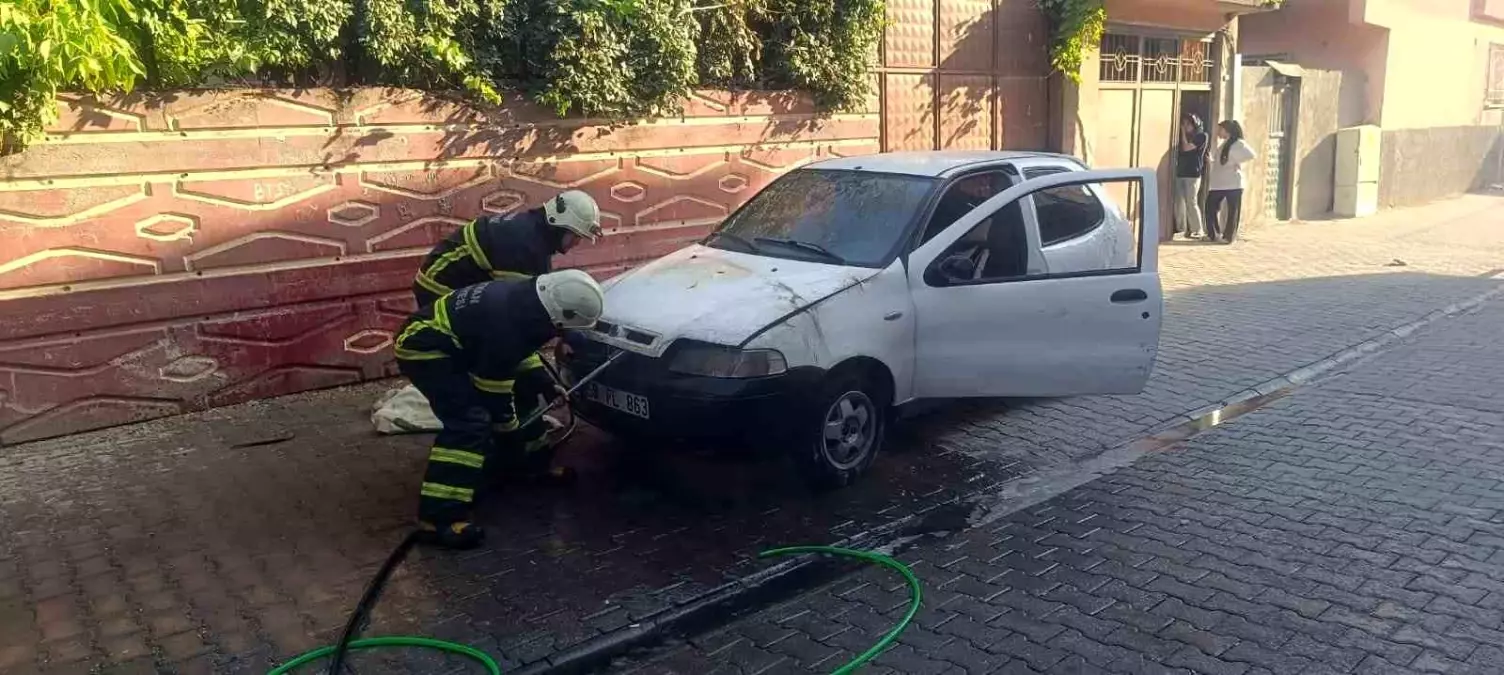 Batman'da Park Halindeki Otomobil Yandı