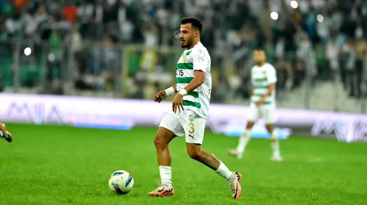 Bursaspor'dan Transfer Gelişmeleri: İki Futbolcu ile Yol Ayrımı
