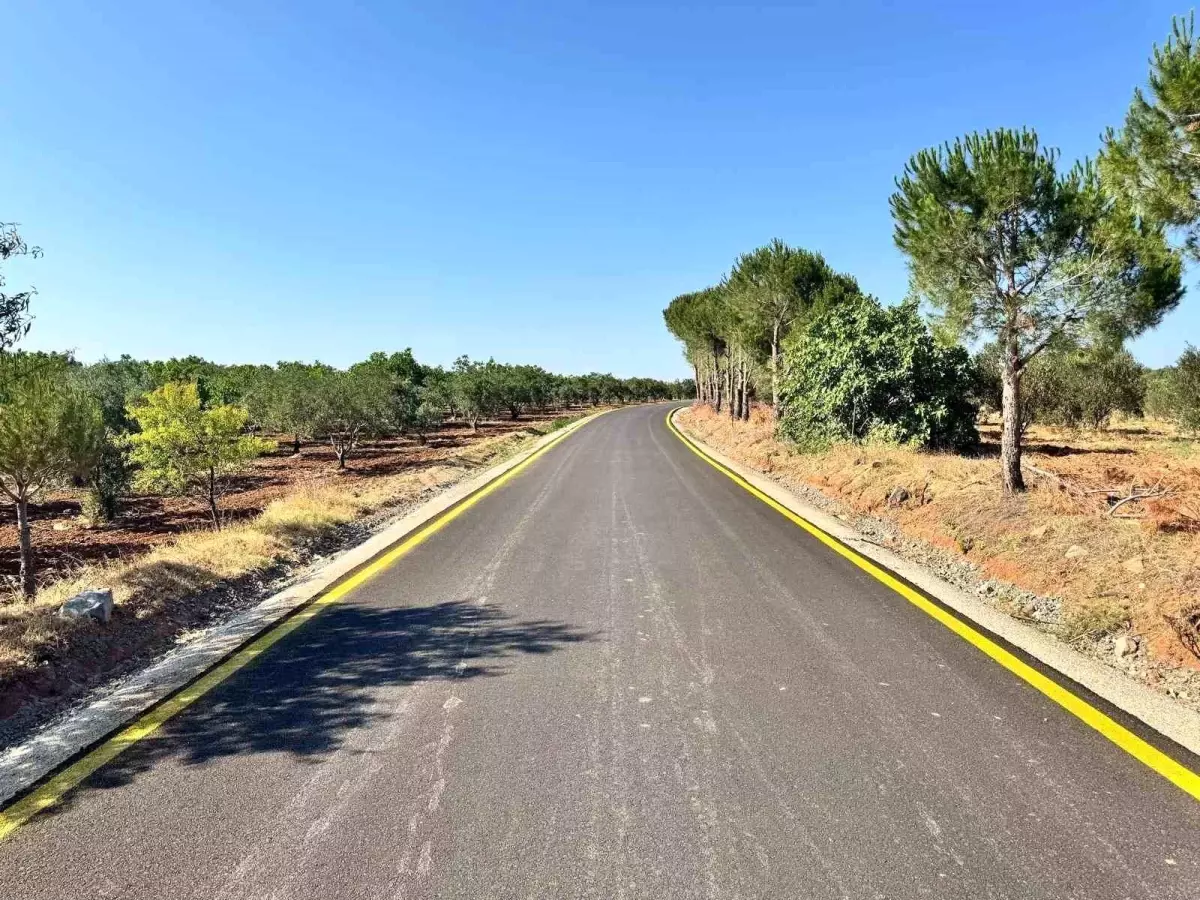 Çanakkale'de Köy Yollarında Sıcak Asfalt Çalışmaları Devam Ediyor
