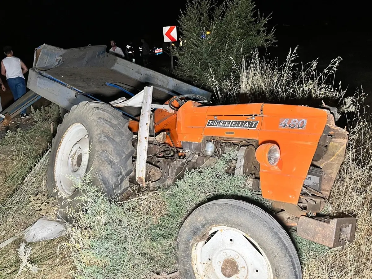 Manisa'da Hafriyat Kamyonu Traktöre Çarptı: Bir Ölü, Bir Yaralı
