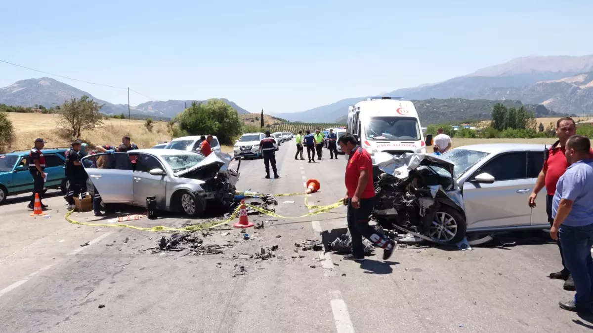 Konya'da Kafa Kafaya Çarpışma: 1 Ölü, 9 Yaralı