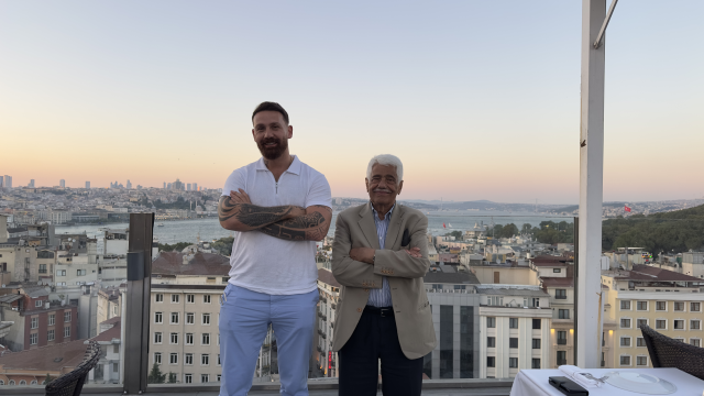 İngiltere'nin 'Özel statülü şefi Kazım Akkuş' 82 yaşında yeni markasının müjdesini cerdi