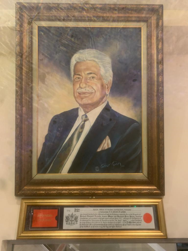 İngiltere'nin 'Özel statülü şefi Kazım Akkuş' 82 yaşında yeni markasının müjdesini verdi