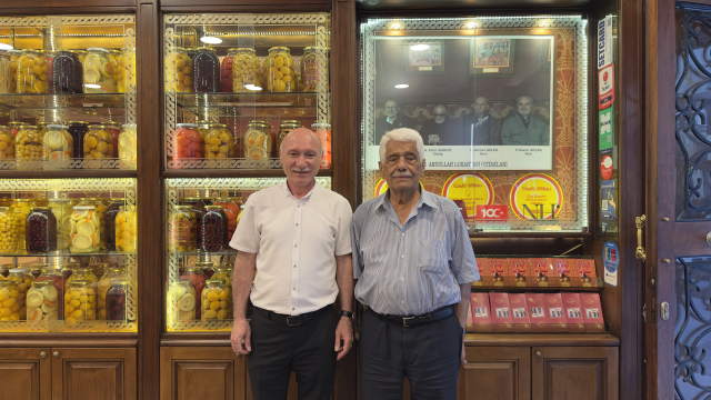 İngiltere'nin 'Özel statülü şefi Kazım Akkuş' 82 yaşında yeni markasının müjdesini cerdi