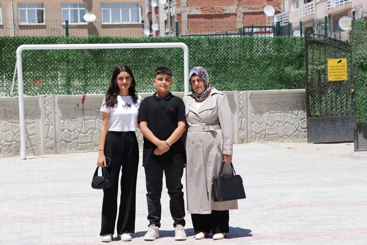 LGS'de tüm soruları doğru yanıtlayan Elazığlı Yiğit, başarının sırrını anlattı