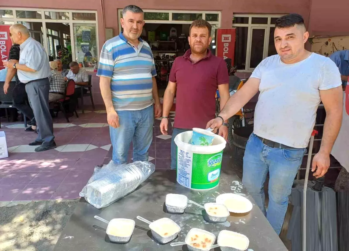 Köşk'te esnaflardan aşure hayrı