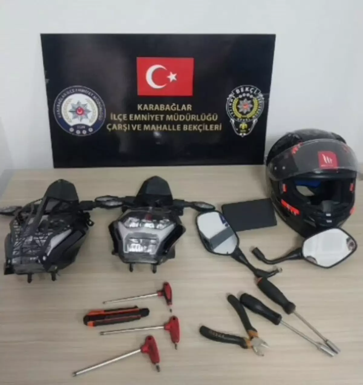 İzmir'de Motosiklet Hırsızı Yakalandı