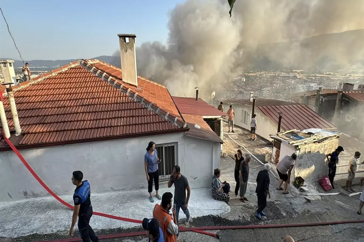 Muğla'da çıkan yangın nedeniyle 2 kişi hastanelik oldu