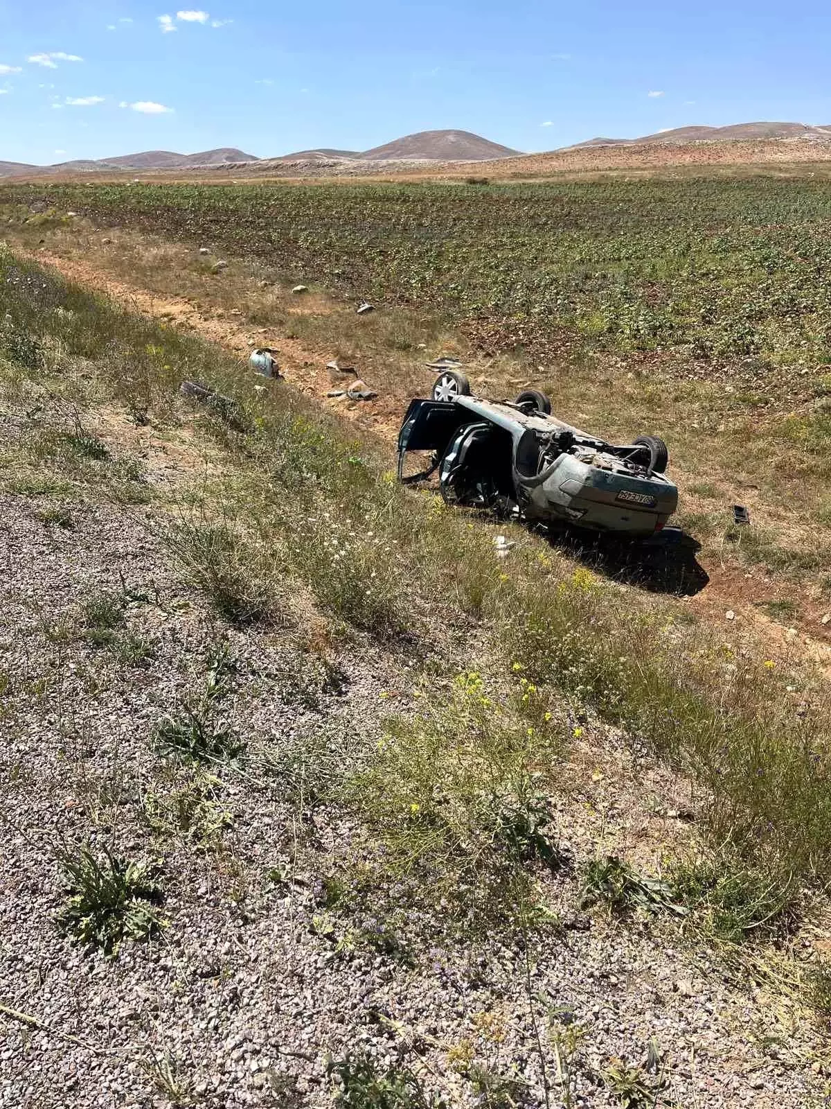 Sivas'ta Şarampole Uçan Otomobilde 2 Yaralı