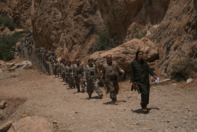 PKK'nın silahlarını imha edildiği törende kimler yar aldı? Bese Hozat da silahını yaktı
