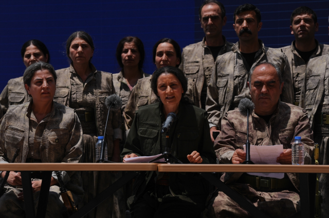 PKK'nın silahlarını imha edildiği törende kimler yar aldı? Bese Hozat da silahını yaktı