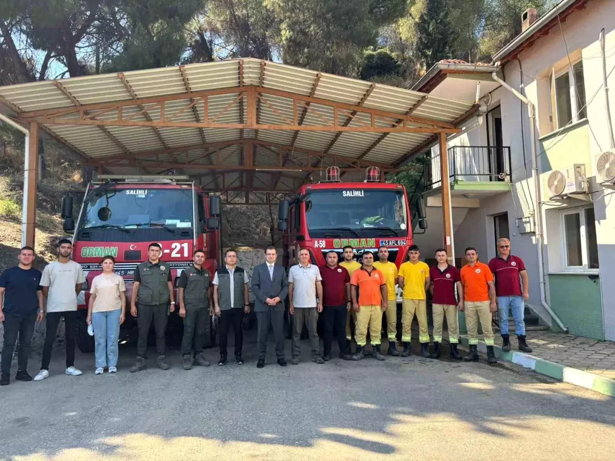 Salihli Kaymakamı, Orman Yangınları ile Mücadele Eden Ekipleri Ziyaret Etti