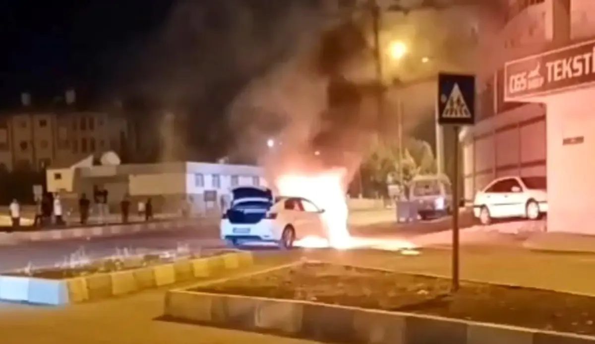 Ceylanpınar'da Yanan Otomobil Tartışmasına Karışan Kazada 3 Yaralı