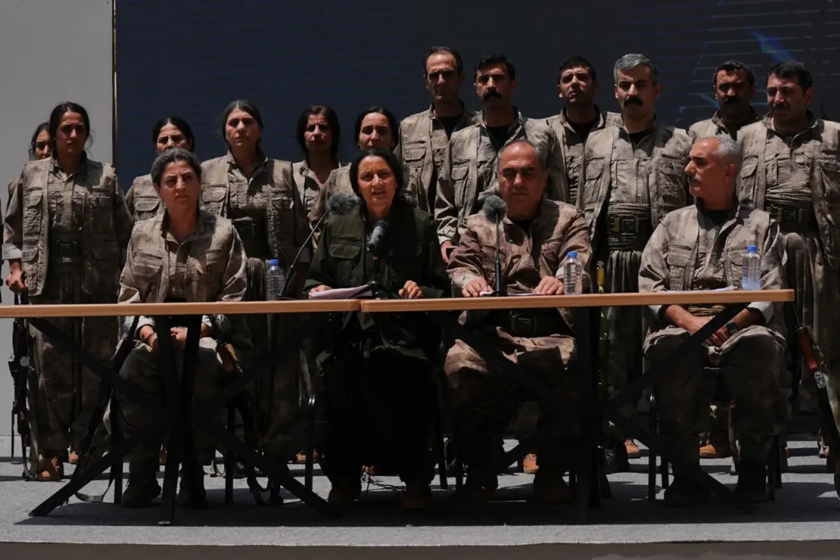 Silahlarını yakarak imha eden PKK'lıların kimlikleri belli oldu! İşte Bese Hozat'ın gerçek adı